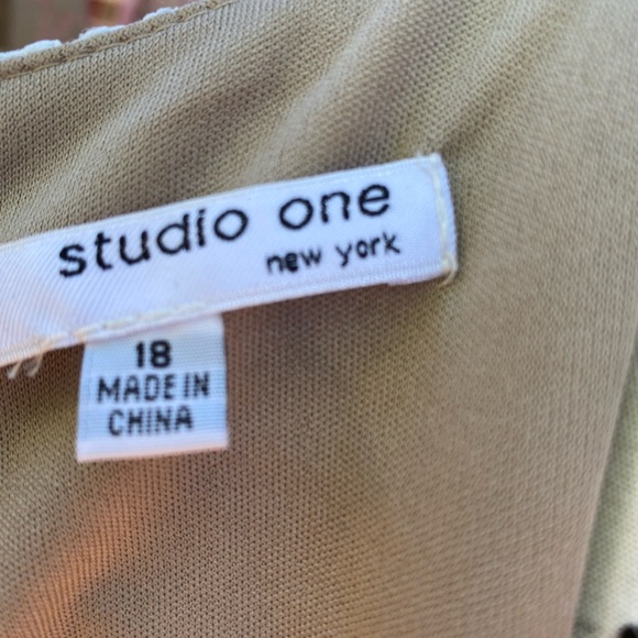 STUDIO ONE dress Size 18. - Picture 9 of 11